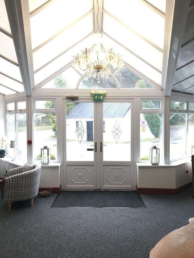 Nant-Y-Ffin Hotel Llandissilio Exterior photo